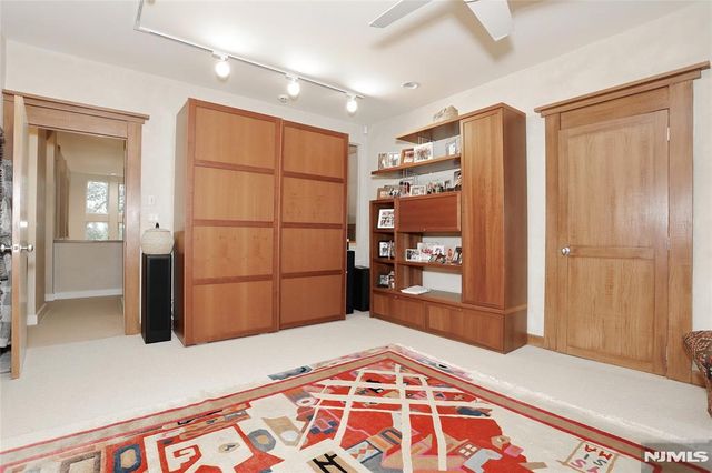 8 Red Rock Trail, Saddle River, NJ 07458