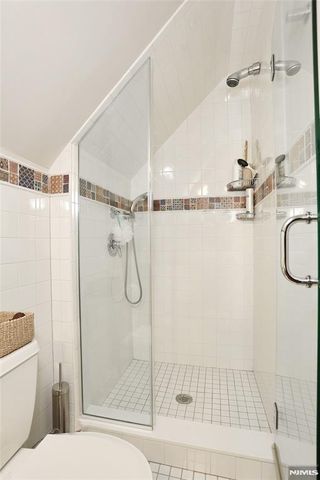 8 Red Rock Trail, Saddle River, NJ 07458