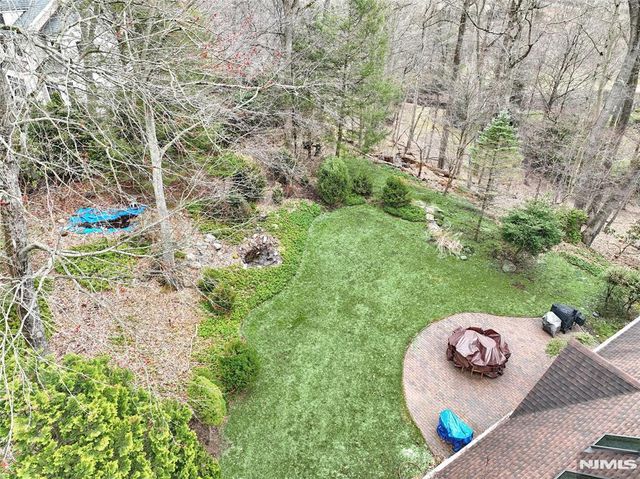8 Red Rock Trail, Saddle River, NJ 07458