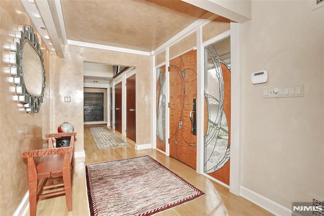 8 Red Rock Trail, Saddle River, NJ 07458