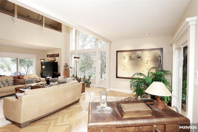 8 Red Rock Trail, Saddle River, NJ 07458