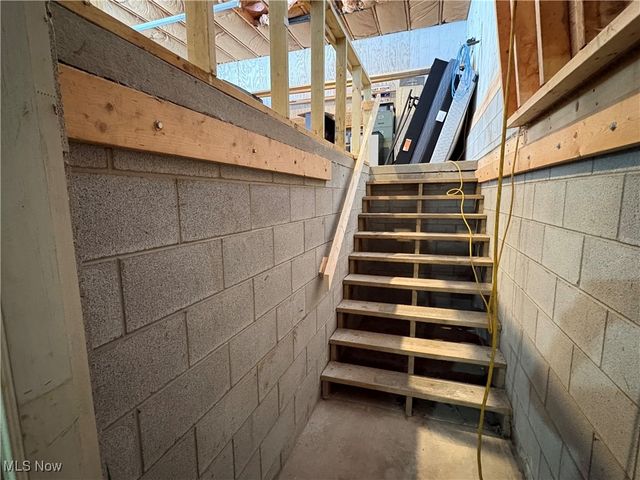 209 Maple Avenue, St Clairsville, OH 43950