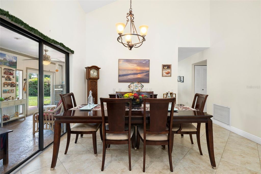 Image 11 of property listing at 6729 EDGEWORTH DRIVE, Orlando, FL 32819