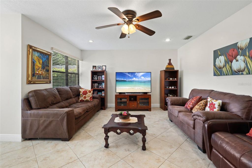 Image 16 of property listing at 6729 EDGEWORTH DRIVE, Orlando, FL 32819