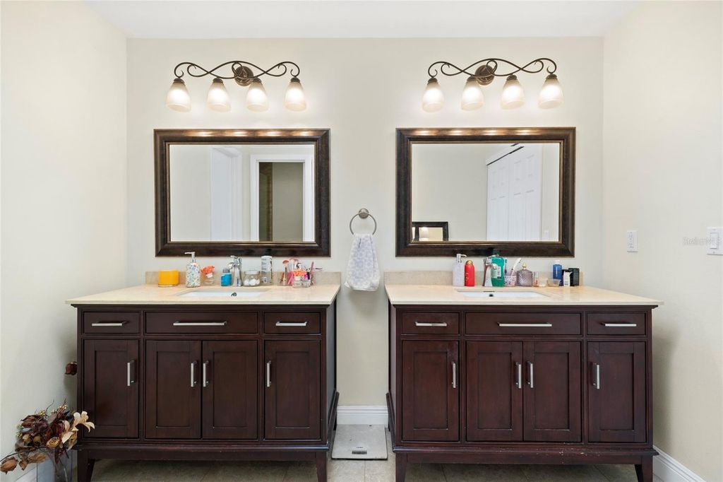 Image 21 of property listing at 6729 EDGEWORTH DRIVE, Orlando, FL 32819