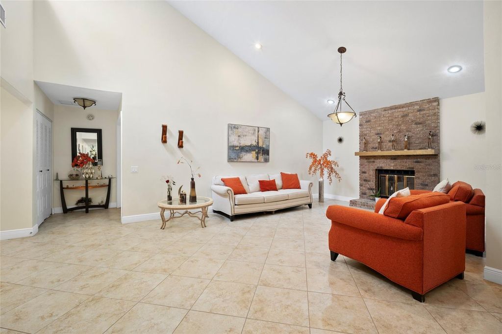 Image 9 of property listing at 6729 EDGEWORTH DRIVE, Orlando, FL 32819