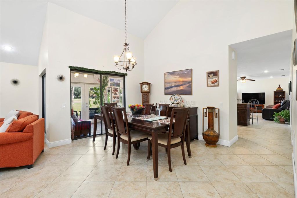 Image 10 of property listing at 6729 EDGEWORTH DRIVE, Orlando, FL 32819