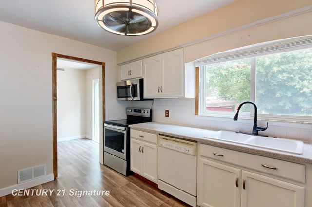 418 Labian Drive, Flushing, MI 48433