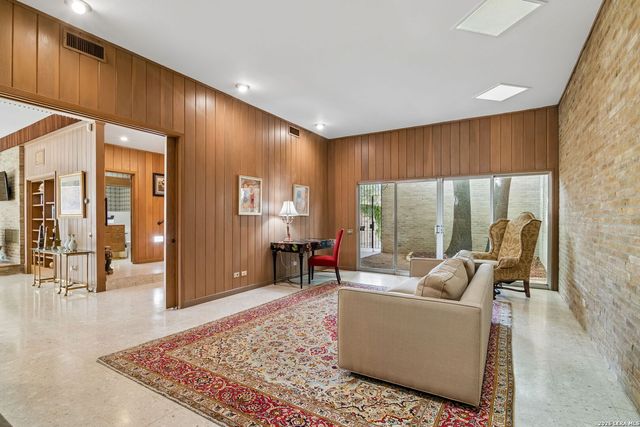 349 Mary Louise, San Antonio, TX 78201