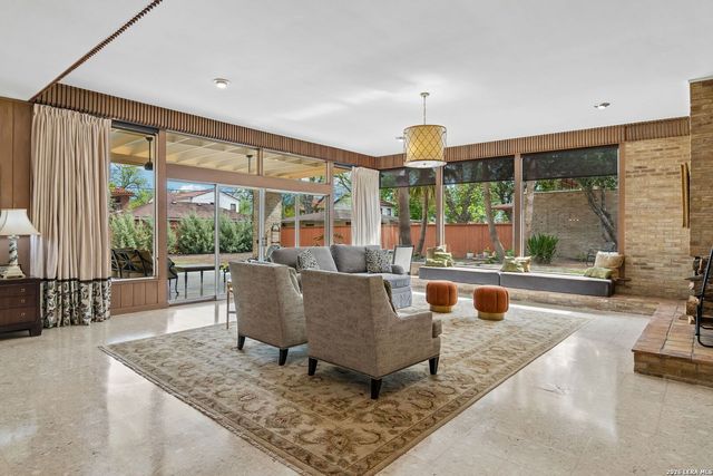 349 Mary Louise, San Antonio, TX 78201