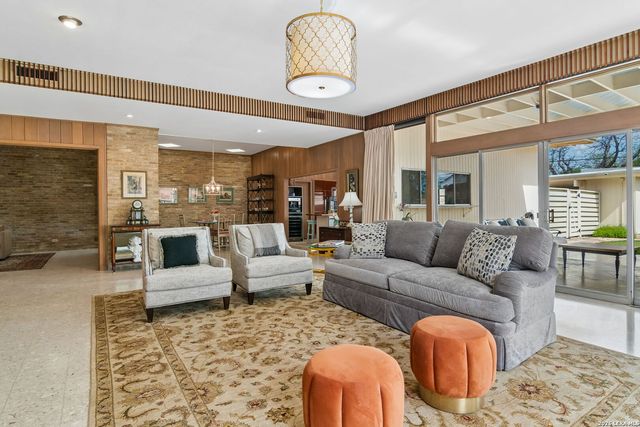 349 Mary Louise, San Antonio, TX 78201