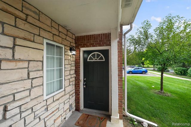 54851 Marissa Way 71, Shelby Twp, MI 48316
