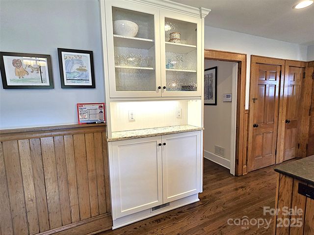 719 9th Street NW, Hickory, NC 28601