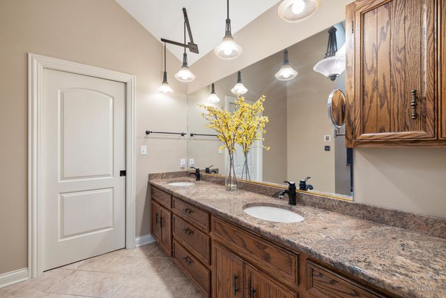 305 N Dale Avenue, Mchenry, IL 60050