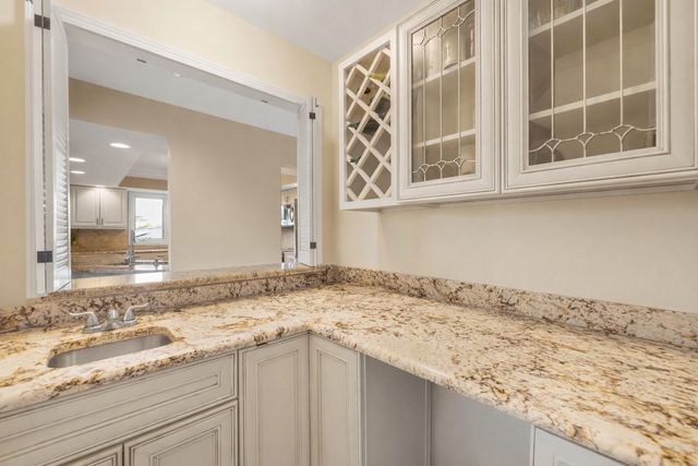 305 N Dale Avenue, Mchenry, IL 60050