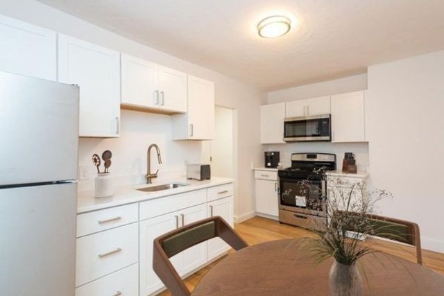 112 Adams 3L, Boston, MA 02122