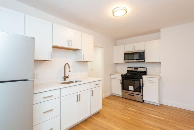 112 Adams 3L, Boston, MA 02122