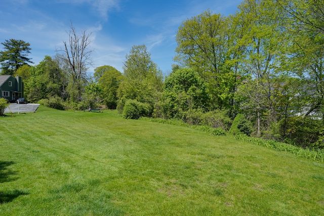 14 Mill St, Northborough, MA 01532