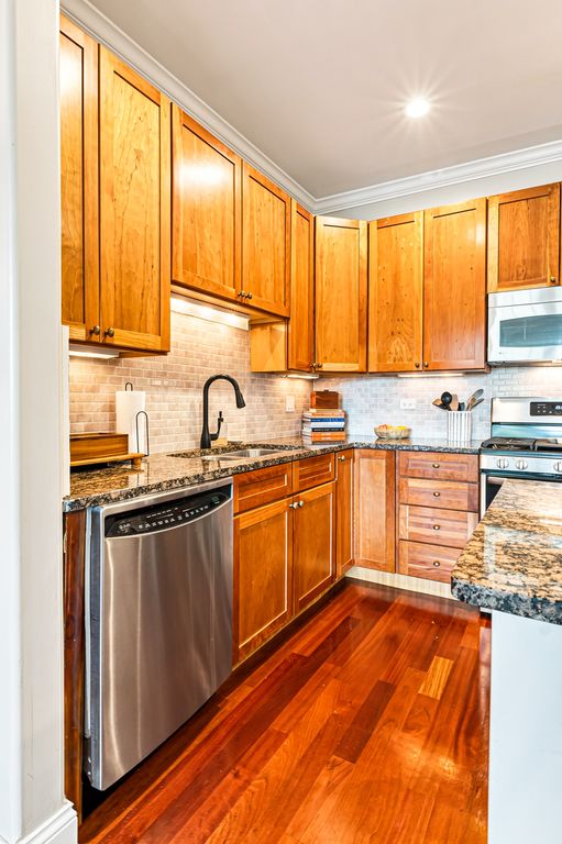 2235 N Lister Avenue 102, Chicago, IL 60614 — photo 5