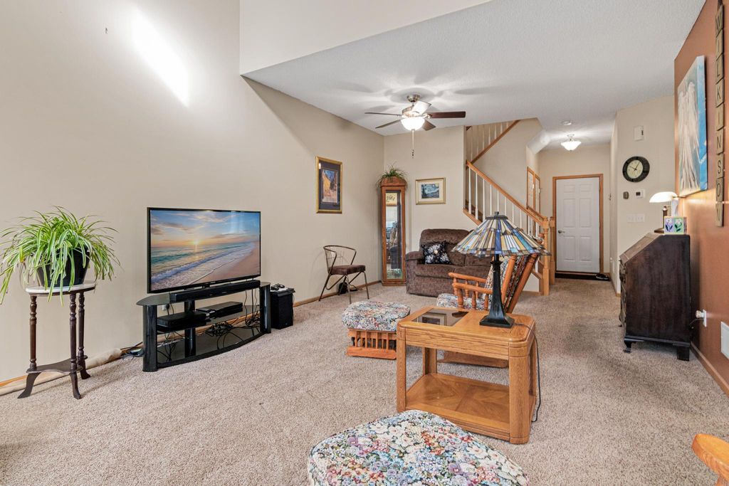 629 Sutherland Drive, Woodbury, MN 55129 — photo 2