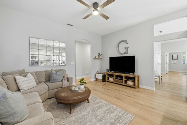 43 Kingsbury Ct, Roseville, CA 95678