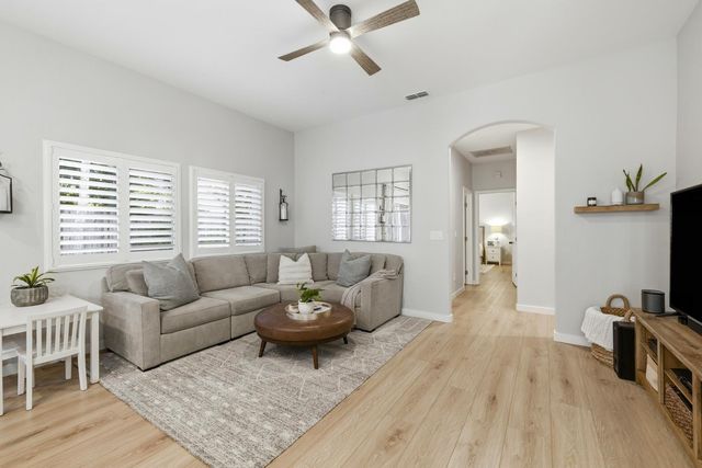 43 Kingsbury Ct, Roseville, CA 95678