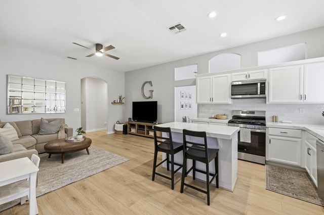43 Kingsbury Ct, Roseville, CA 95678