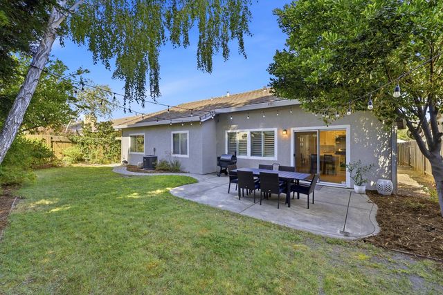 43 Kingsbury Ct, Roseville, CA 95678