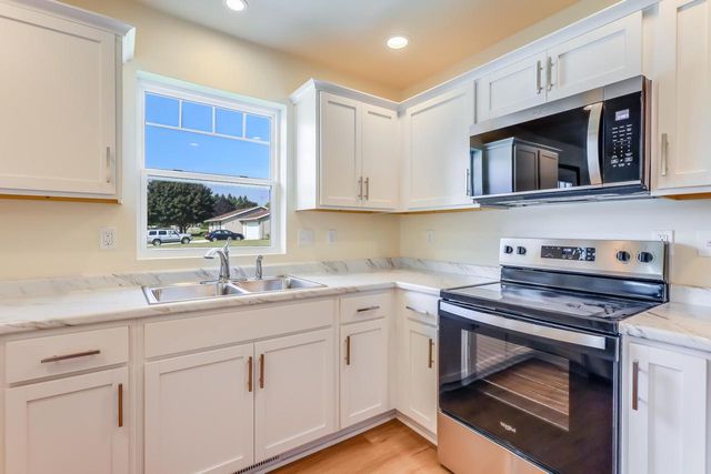 2205 Kellner STREET, Manitowoc, WI 54220