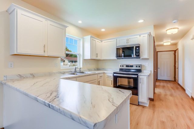 2205 Kellner STREET, Manitowoc, WI 54220