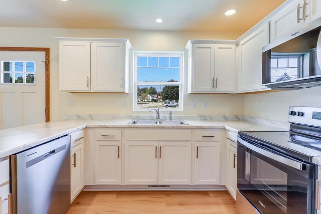 2205 Kellner STREET, Manitowoc, WI 54220