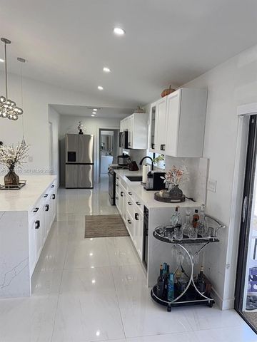 1801 NW 42nd St, Oakland Park, FL 33309