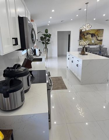 1801 NW 42nd St, Oakland Park, FL 33309