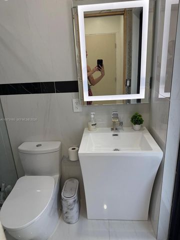 1801 NW 42nd St, Oakland Park, FL 33309