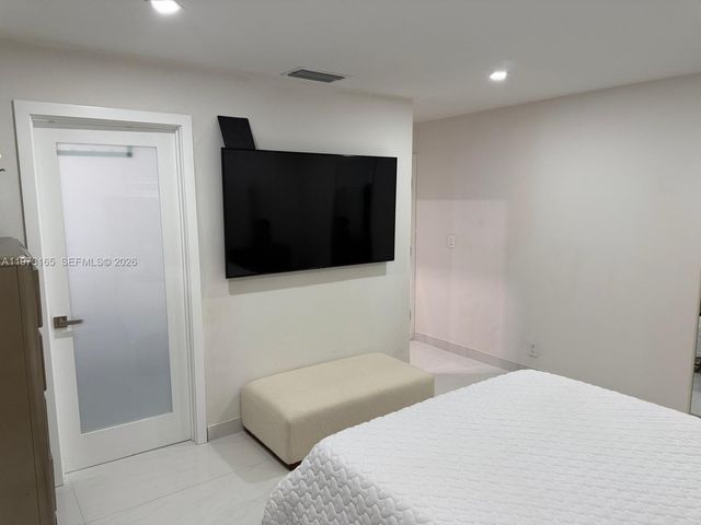 1801 NW 42nd St, Oakland Park, FL 33309