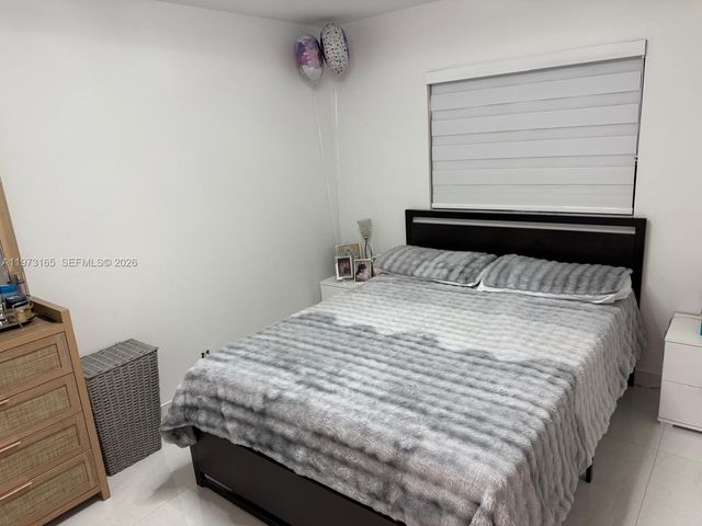 1801 NW 42nd St, Oakland Park, FL 33309