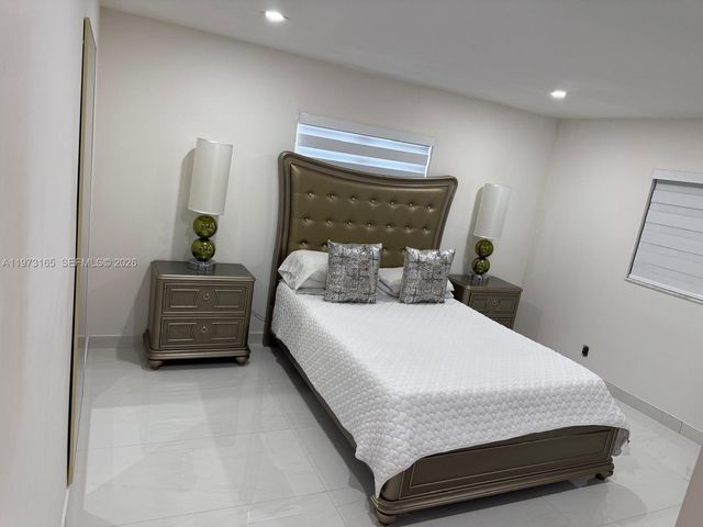 1801 NW 42nd St, Oakland Park, FL 33309