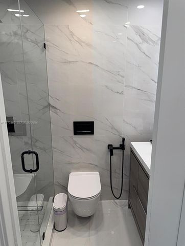 1801 NW 42nd St, Oakland Park, FL 33309