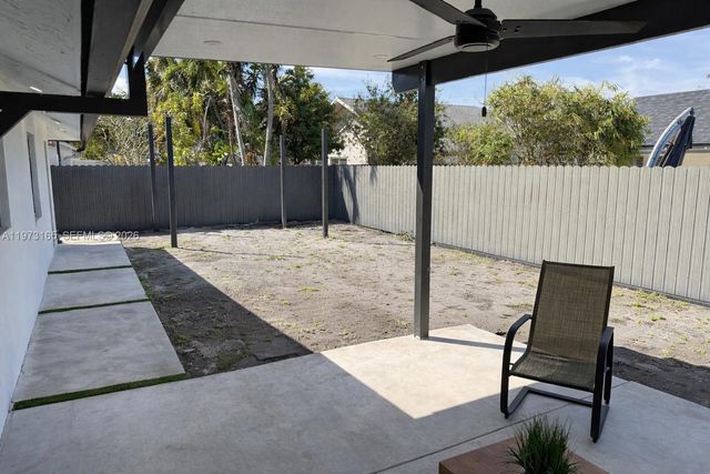 1801 NW 42nd St, Oakland Park, FL 33309