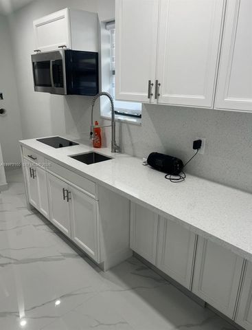 1801 NW 42nd St, Oakland Park, FL 33309