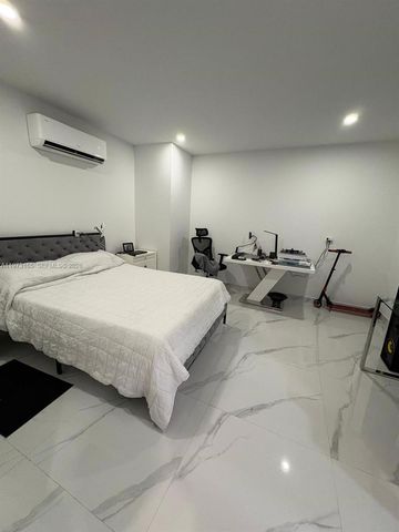 1801 NW 42nd St, Oakland Park, FL 33309