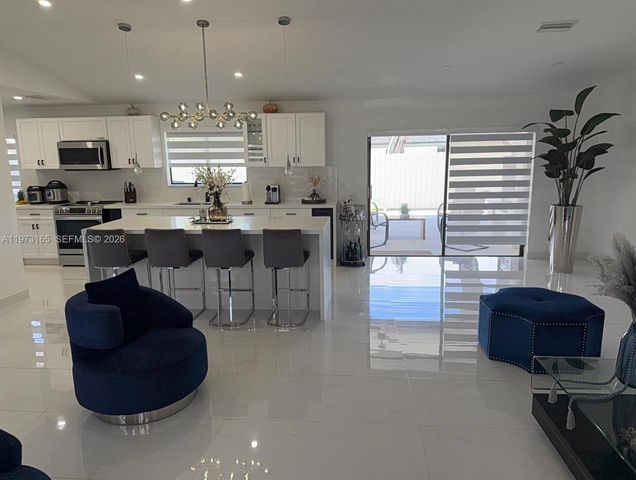 1801 NW 42nd St, Oakland Park, FL 33309