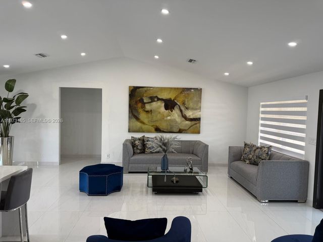 1801 NW 42nd St, Oakland Park, FL 33309