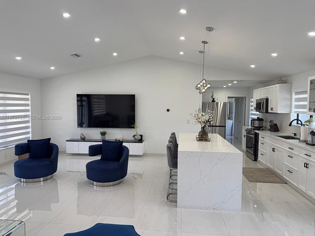 1801 NW 42nd St, Oakland Park, FL 33309