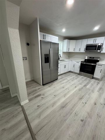 2549 OLIVE AVENUE, Lake Wales, FL 33898