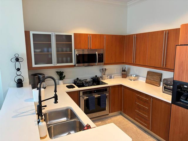 1551 N Flagler Drive (annual/seasonal) Uph 11, West Palm Beach, FL 33401