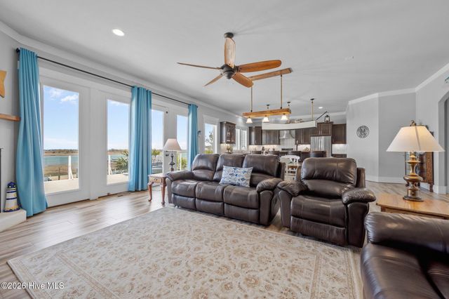 1044 Mallard Bay Road, Hampstead, NC 28443