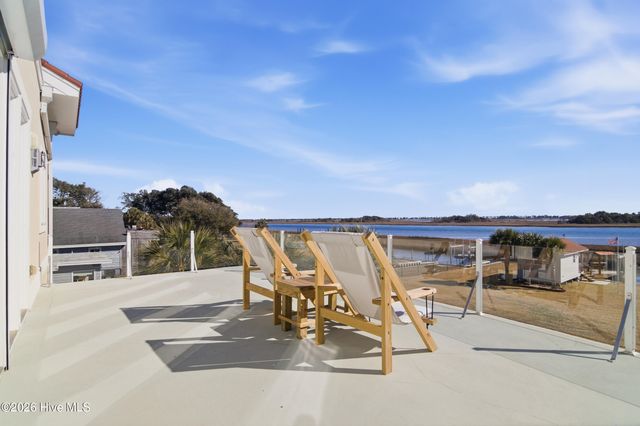 1044 Mallard Bay Road, Hampstead, NC 28443