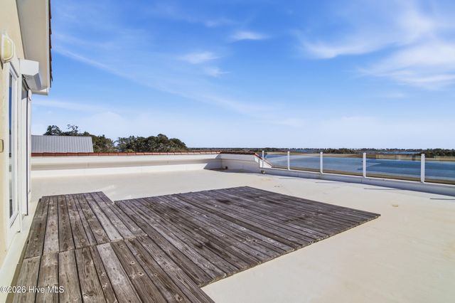 1044 Mallard Bay Road, Hampstead, NC 28443