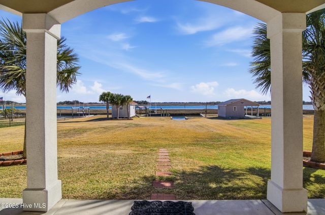 1044 Mallard Bay Road, Hampstead, NC 28443